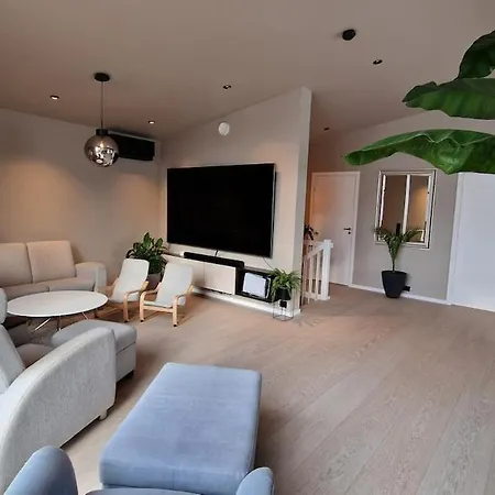 Villa New, Modern House With 6 Bedrooms *