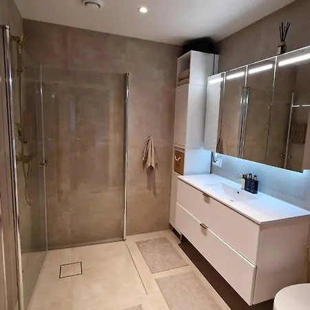 New, Modern House With 6 Bedrooms Villa