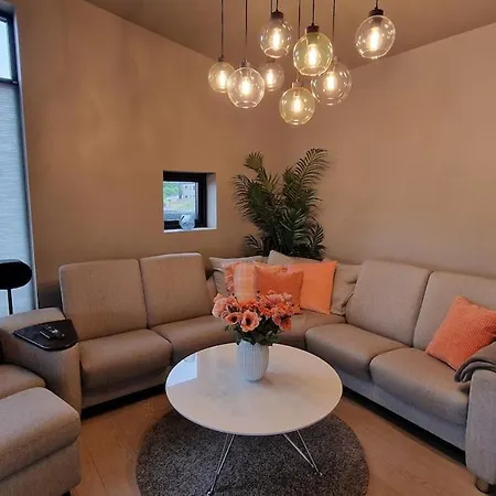 New, Modern House With 6 Bedrooms Villa
