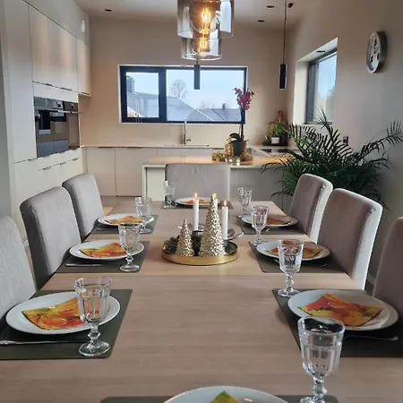New, Modern House With 6 Bedrooms *