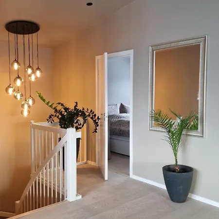 New, Modern House With 6 Bedrooms *